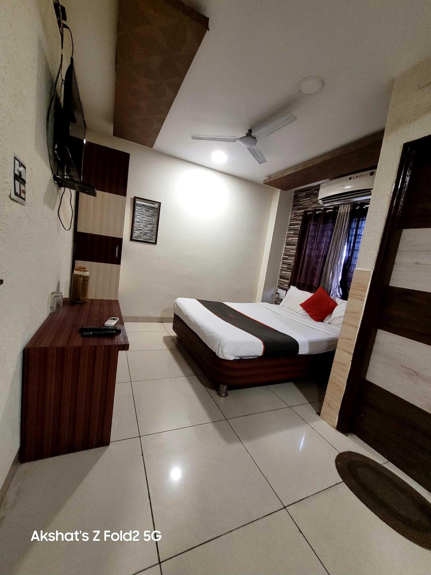 Hotel Mehar Residency Indore Zewnętrze zdjęcie